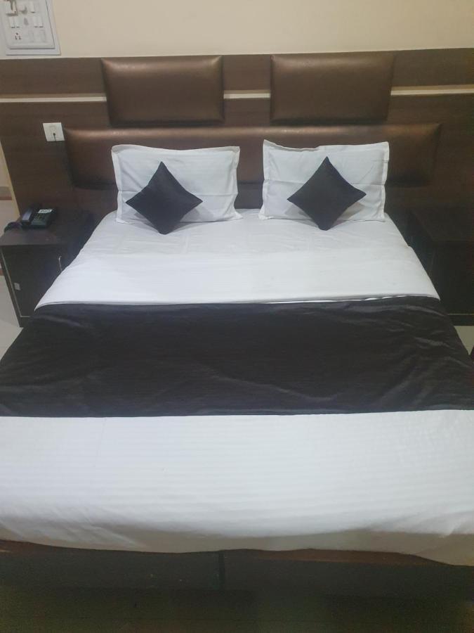 Hotel Anmol Ambikapur Esterno foto